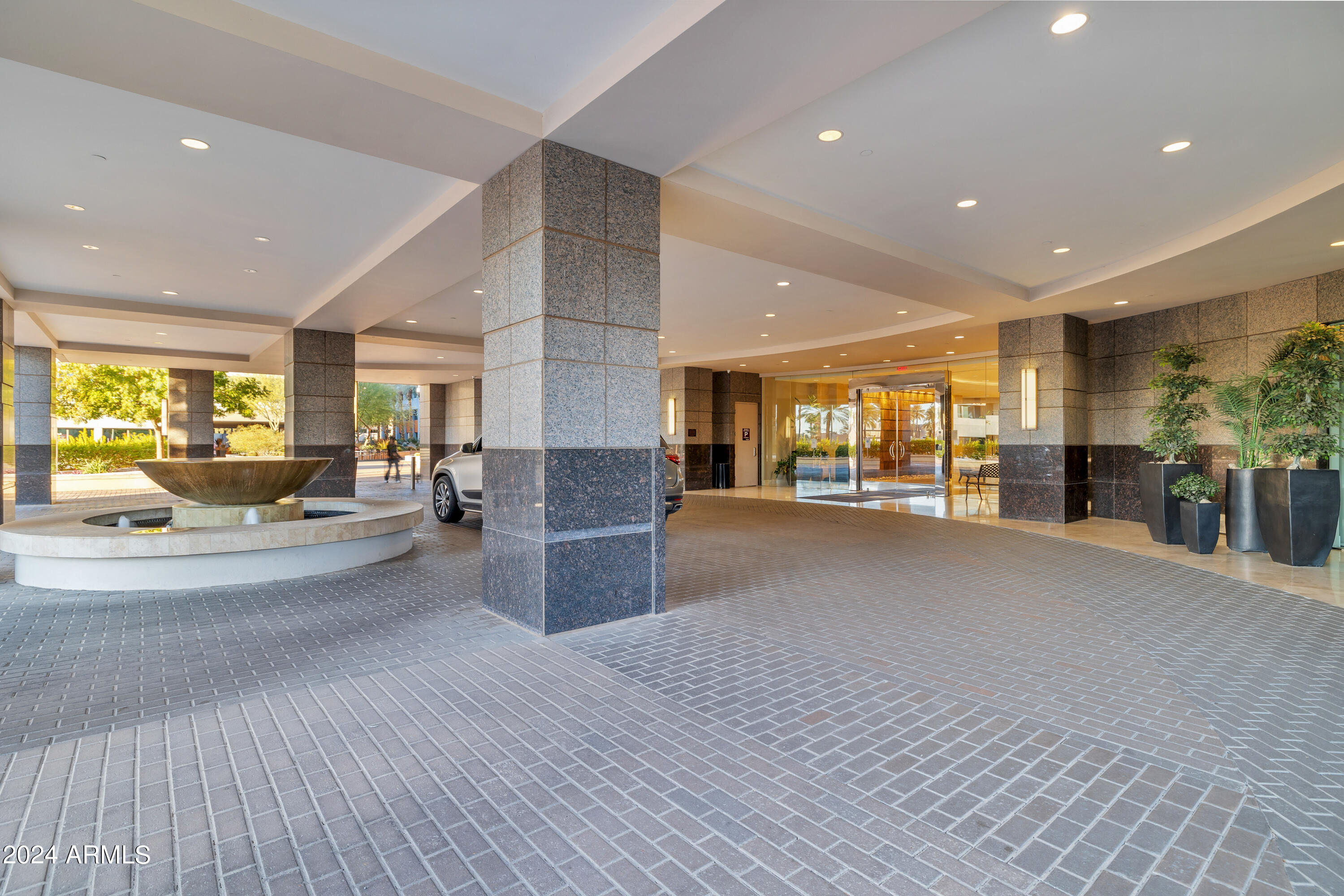 2211 East Camelback Road, Unit 702 Phoenix, AZ 85016 - Photo 19 of 44 Valet Driveway