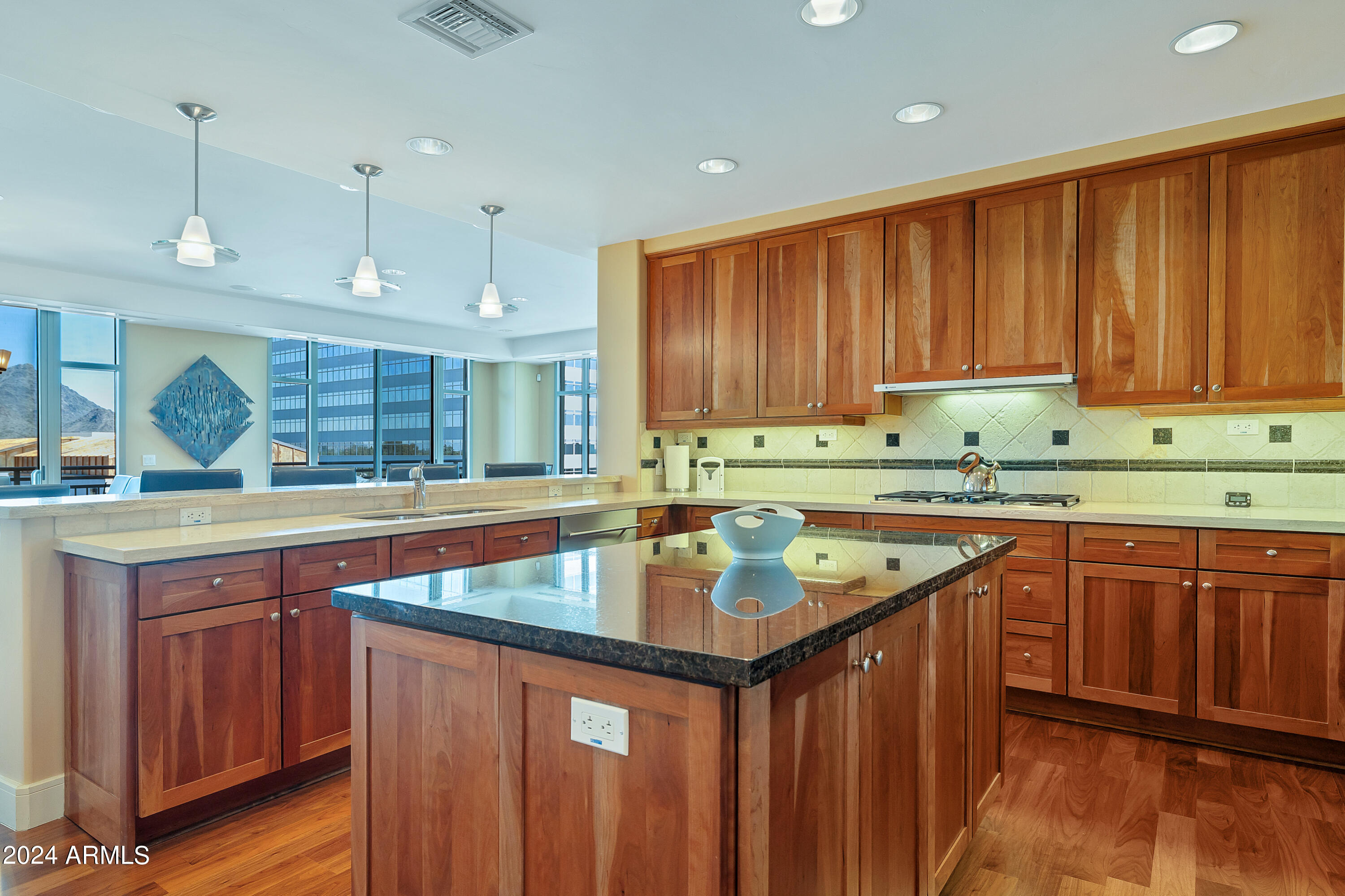 2211 East Camelback Road, Unit 702 Phoenix, AZ 85016 - Photo 24 of 44 Kitchen