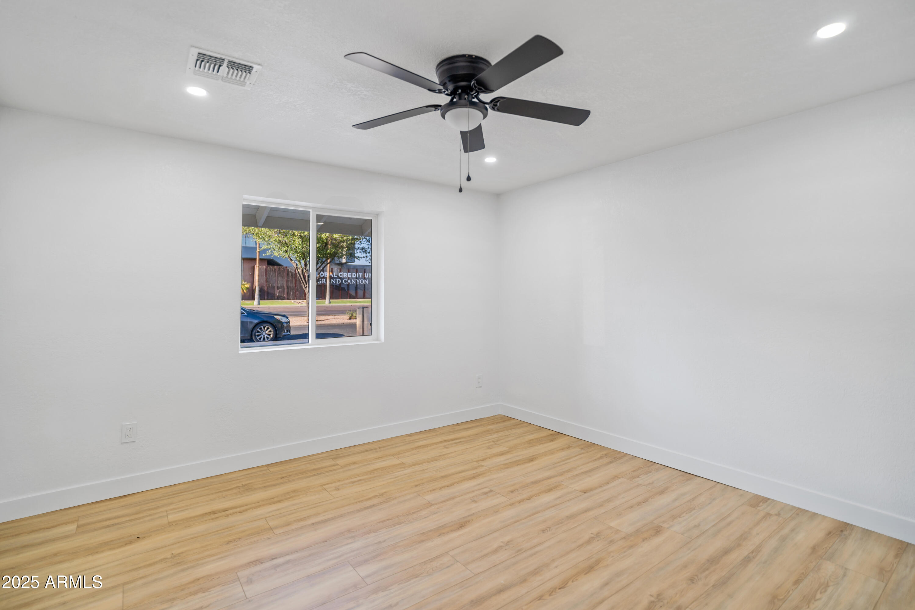 3223 West Camelback Road Phoenix, AZ 85017 - Photo 10 of 21 DSC01795