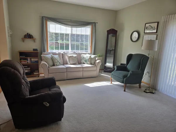 $267,000 | 6889 Folkestone Road, Unit 711, Apple Valley, MN 55124