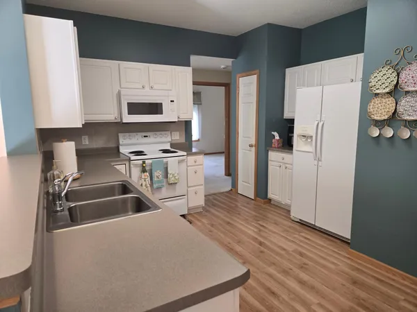 $267,000 | 6889 Folkestone Road, Unit 711, Apple Valley, MN 55124