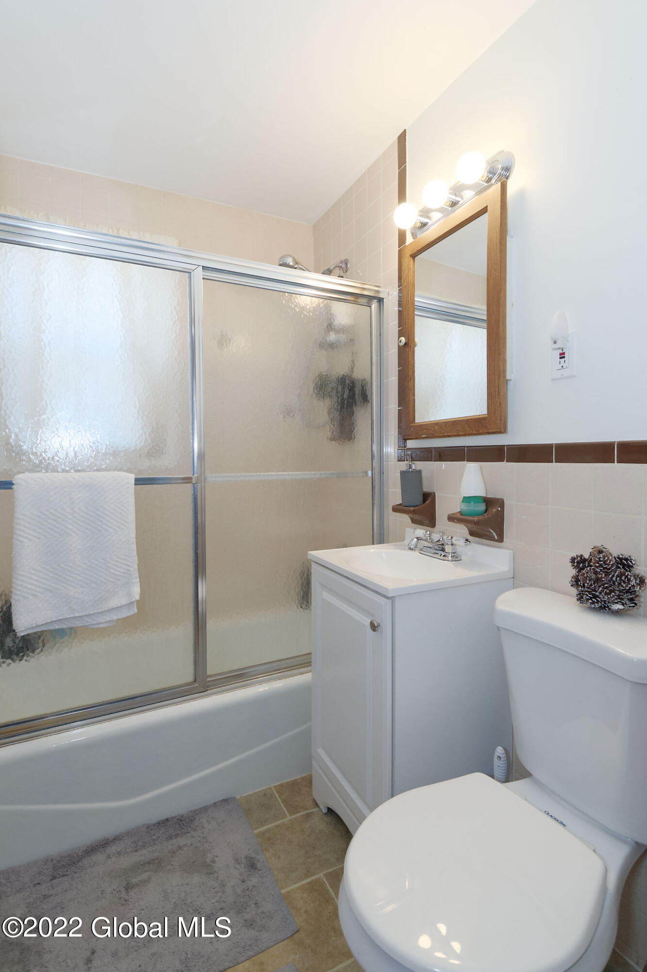 1000 Bruce Lane Rotterdam, NY 12303 - Photo 10 of 12 Bathroom