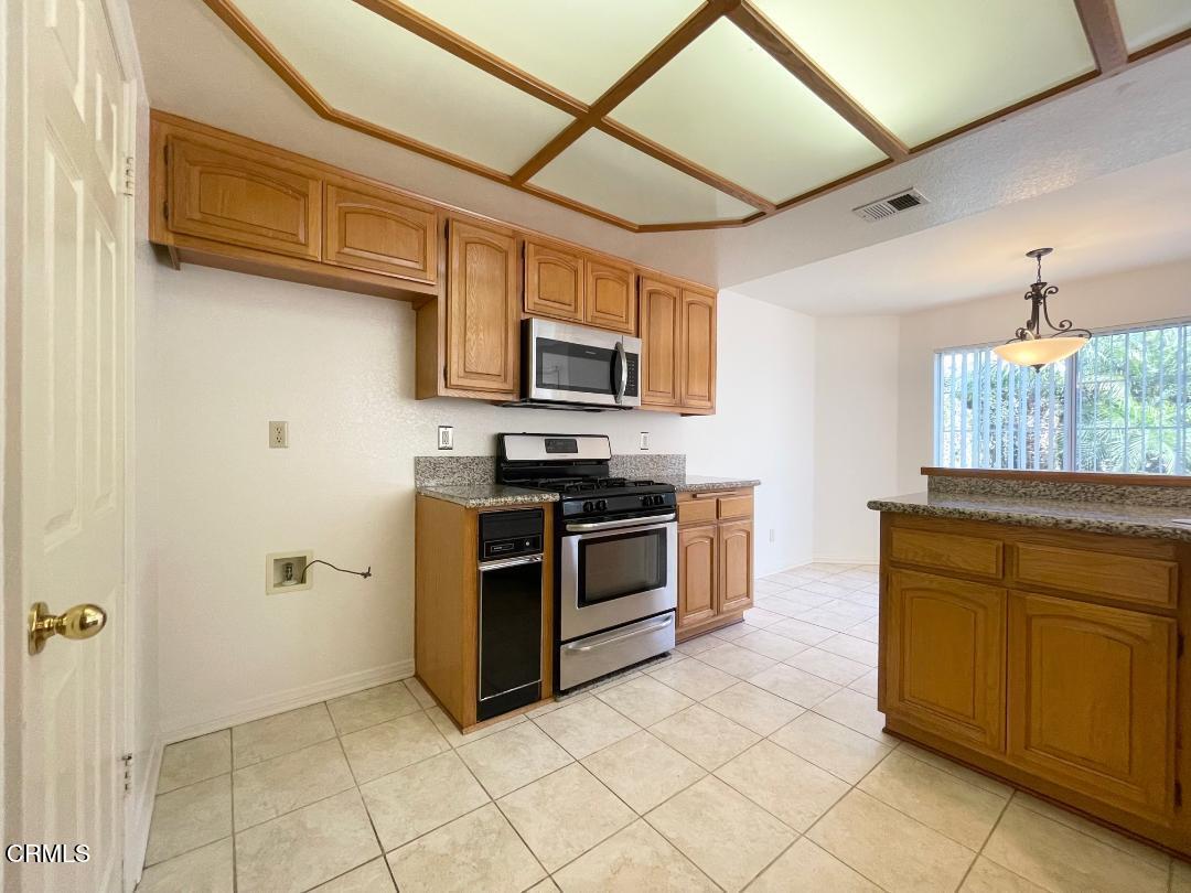 2186 Eastridge Loop Oxnard, CA 93036 - Photo 12 of 39 14