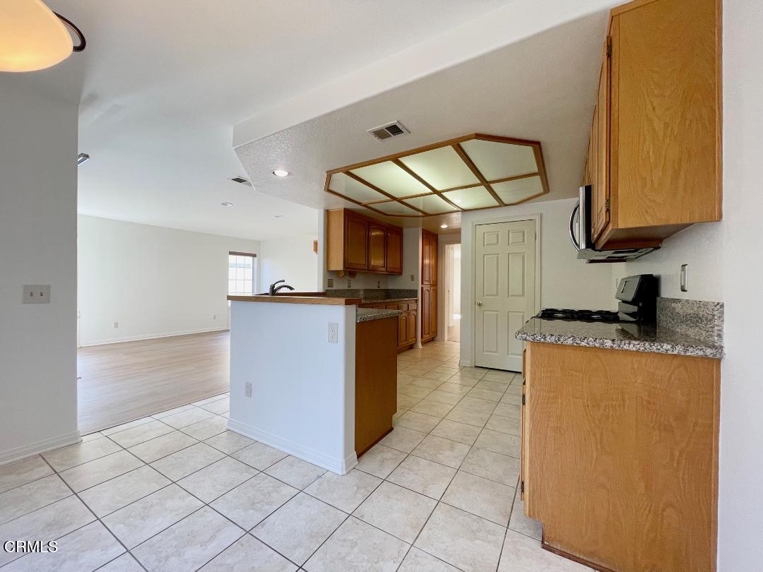 2186 Eastridge Loop Oxnard, CA 93036 - Photo 13 of 39 12