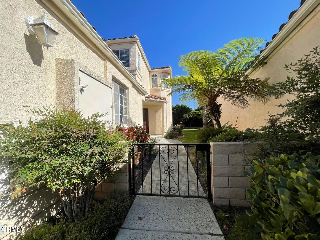 2186 Eastridge Loop Oxnard, CA 93036 - Photo 3 of 39 3