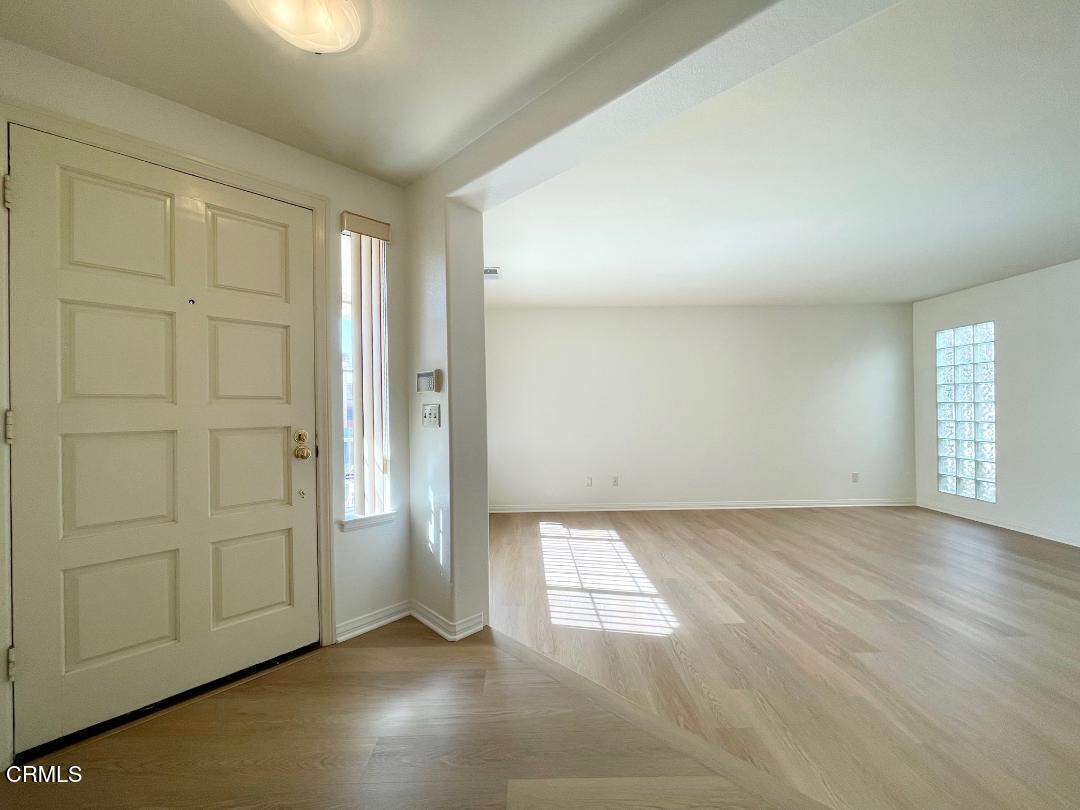 2186 Eastridge Loop Oxnard, CA 93036 - Photo 8 of 39 9