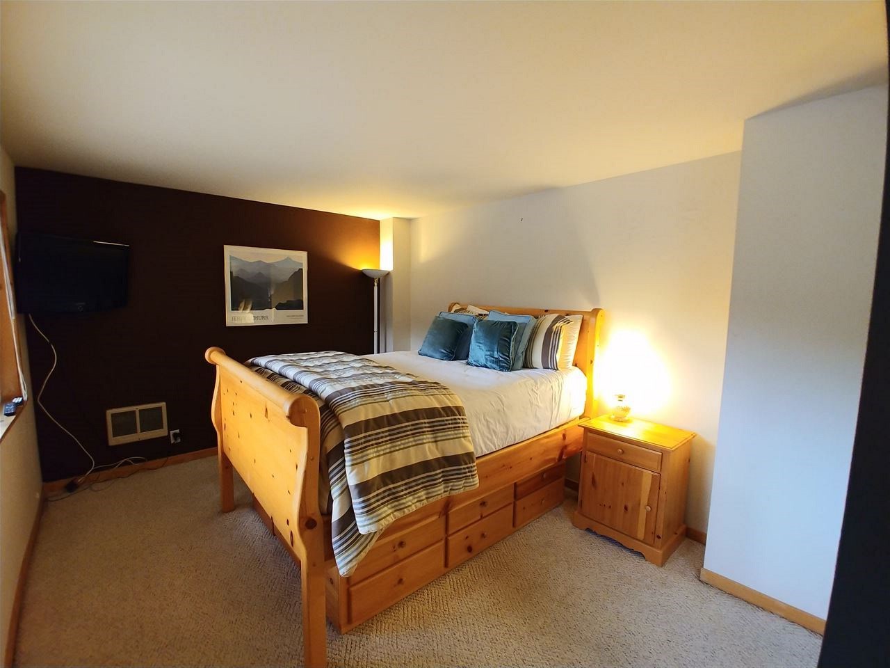 15510 Donner Pass Road, Unit 2 Truckee, CA 96161 - Photo 13 of 21 Gallery Image 13