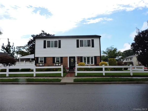 $1,400 | 235 Fieldmere Street, Elmont, NY 11003