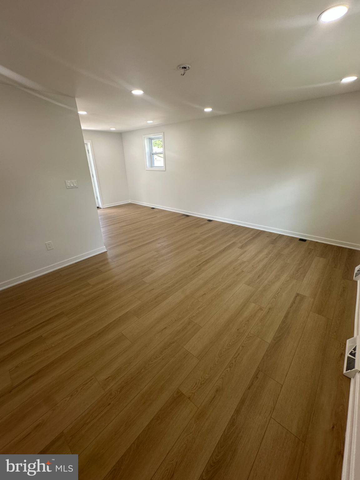 5725 Beaver Dam Road Bristol, PA 19007 - Photo 5 of 16 Gallery Image 5
