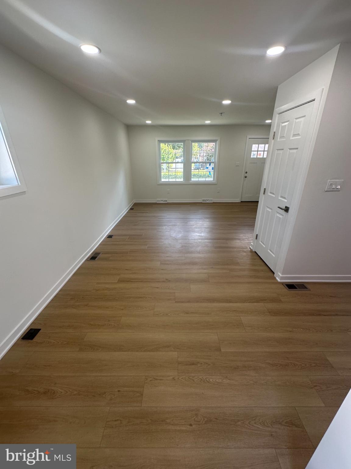 5725 Beaver Dam Road Bristol, PA 19007 - Photo 6 of 16 Gallery Image 6