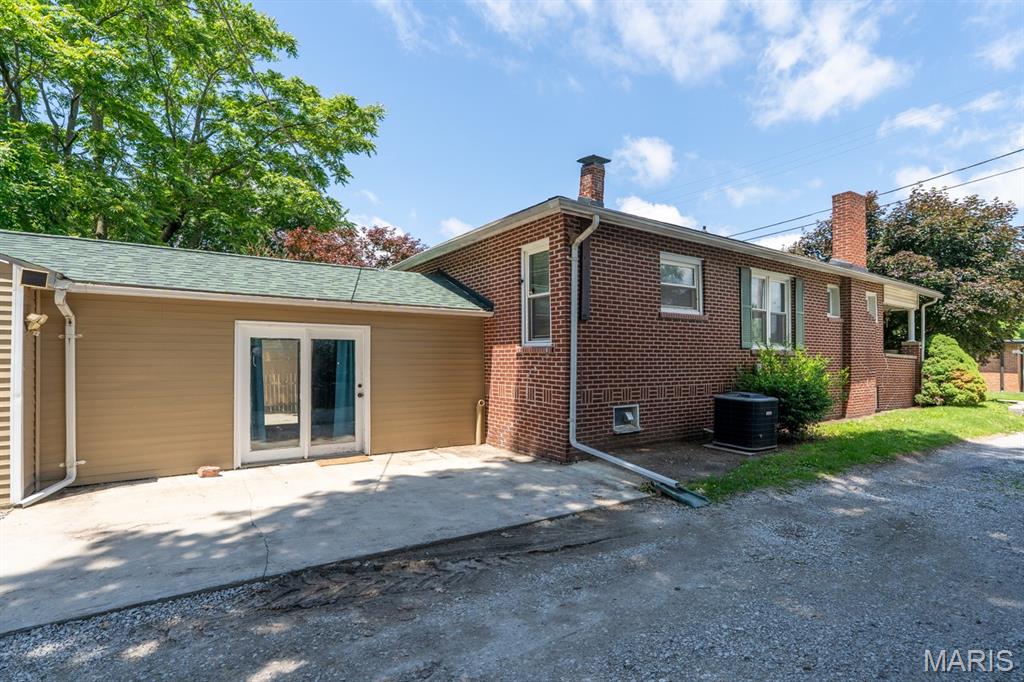 100 West 3rd Street Hartford, IL 62048 - Photo 11 of 38