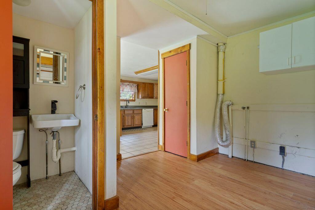 29 Mudget Hill Road Vassalboro, ME 04989 - Photo 7 of 66 Entrance/Mudroom,