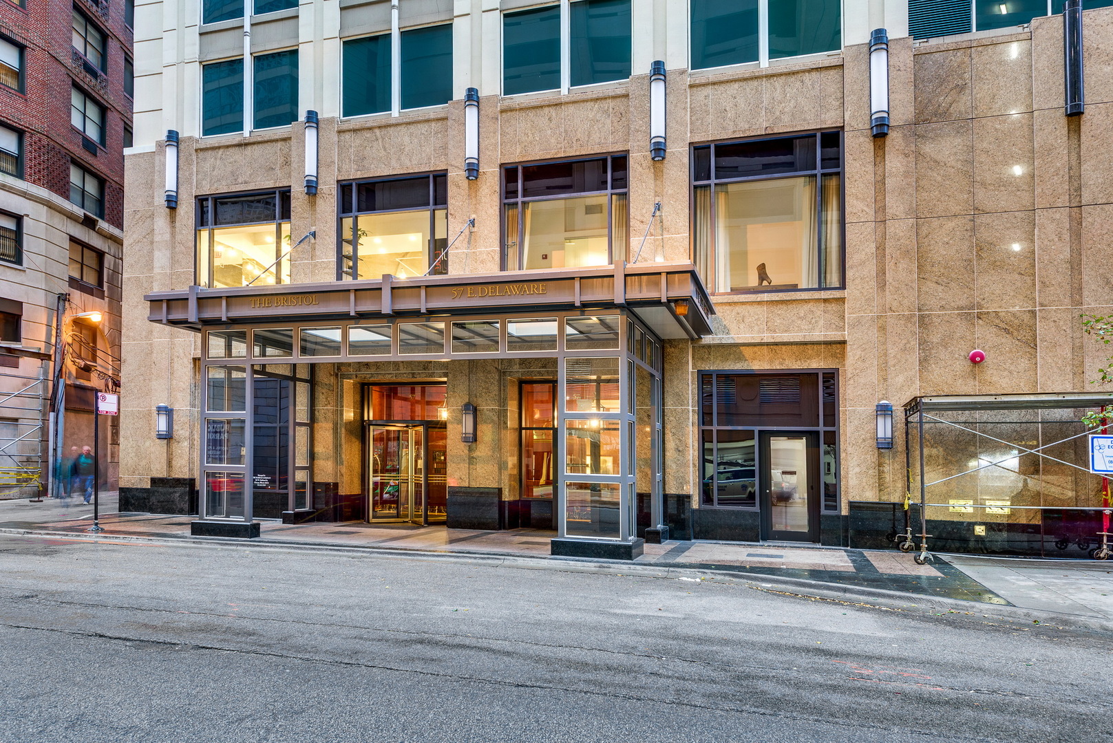 57 East Delaware Place, Unit 1403 Chicago, IL 60611 - Photo 2 of 26