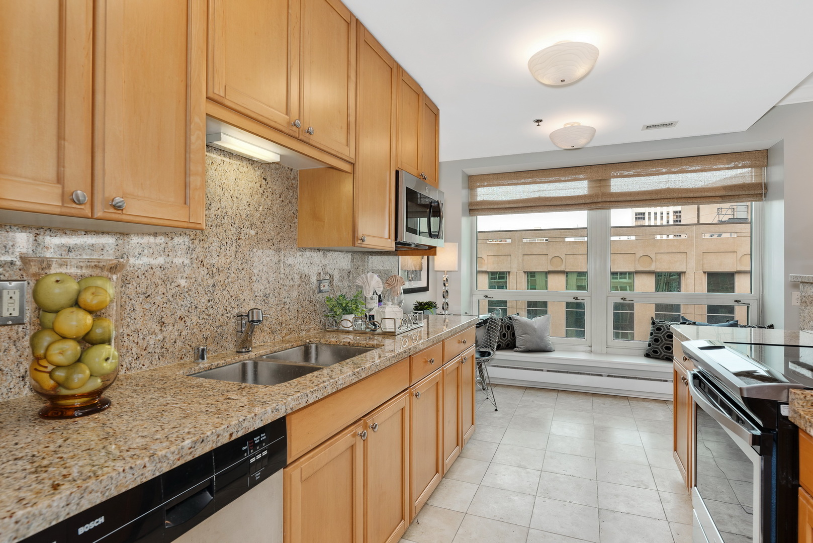 57 East Delaware Place, Unit 1403 Chicago, IL 60611 - Photo 12 of 26