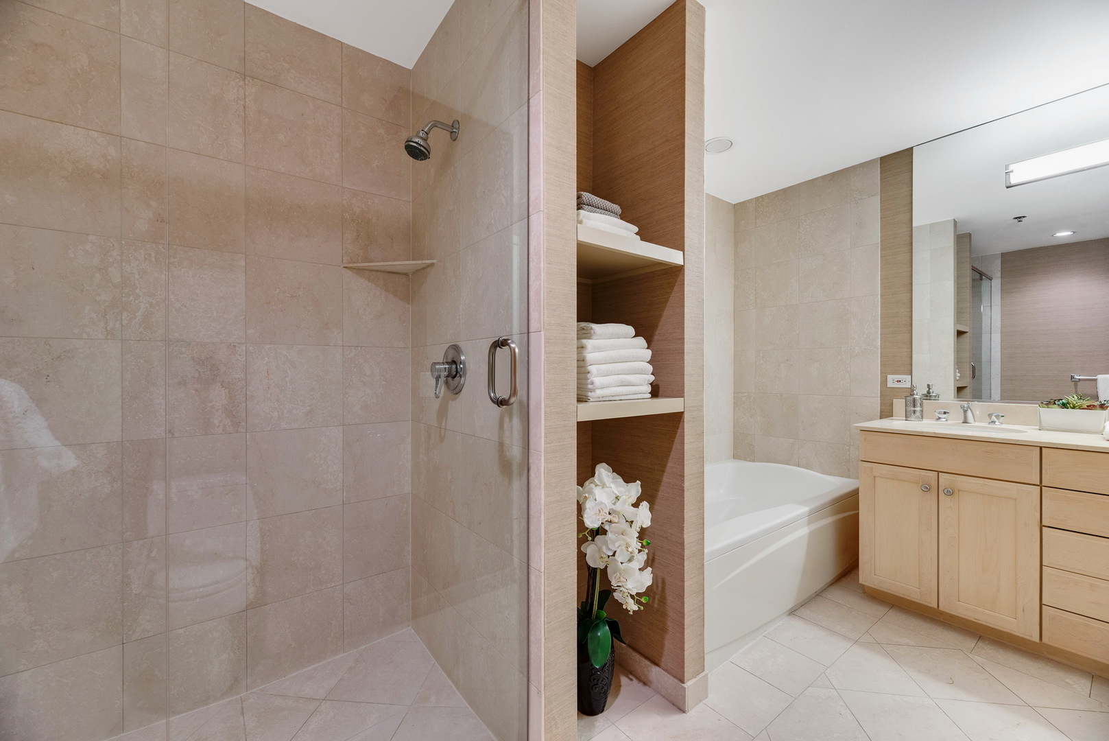 57 East Delaware Place, Unit 1403 Chicago, IL 60611 - Photo 19 of 26
