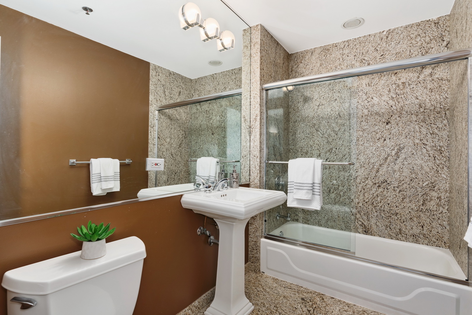57 East Delaware Place, Unit 1403 Chicago, IL 60611 - Photo 22 of 26