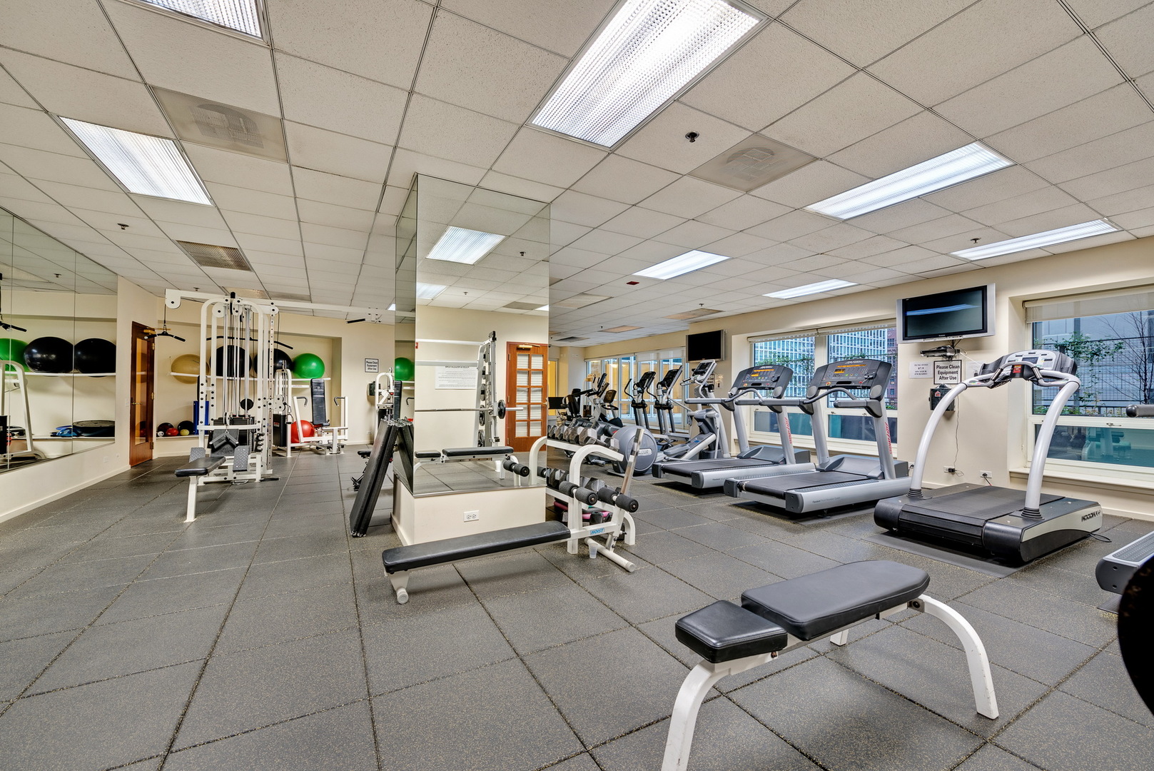 57 East Delaware Place, Unit 1403 Chicago, IL 60611 - Photo 25 of 26