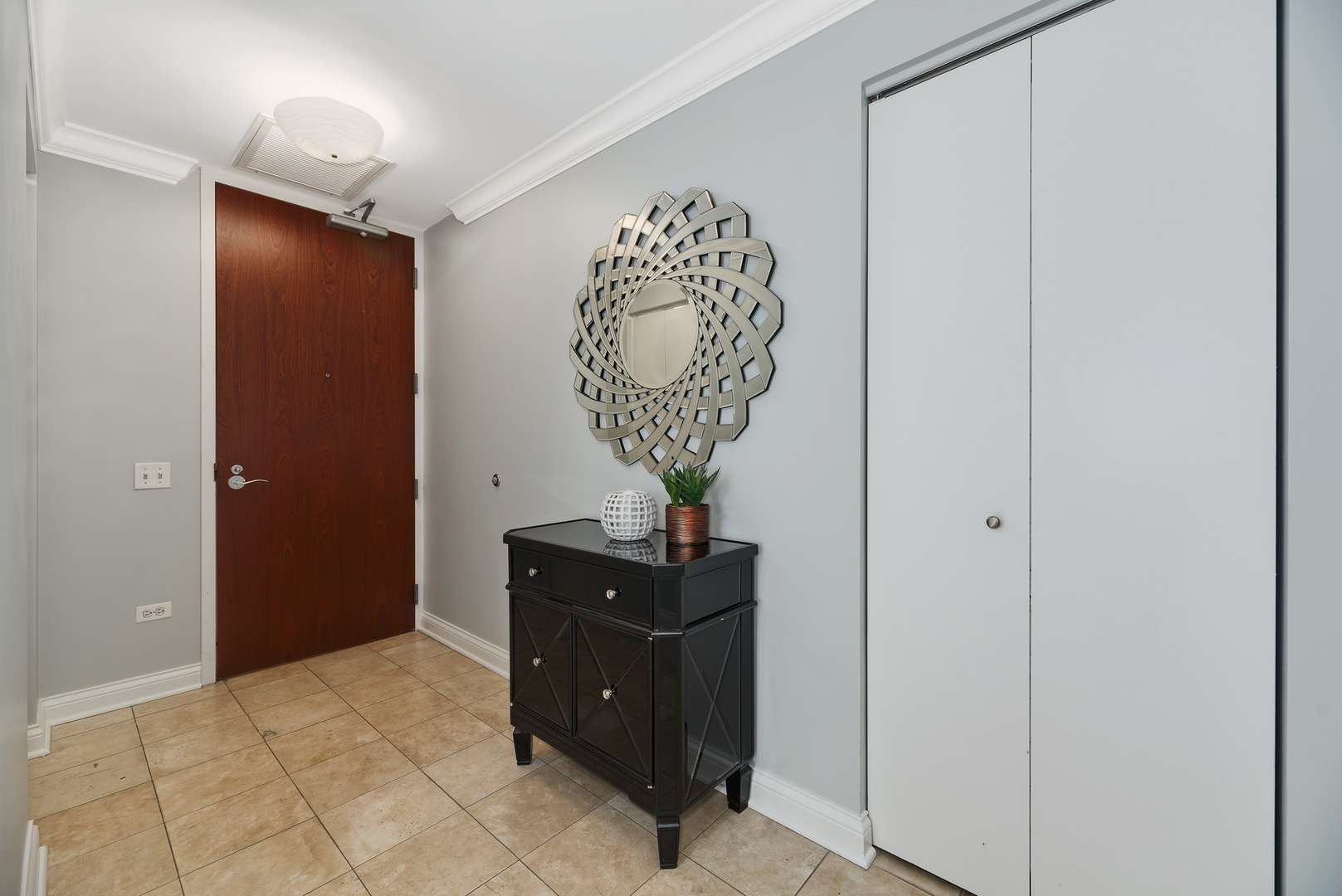 57 East Delaware Place, Unit 1403 Chicago, IL 60611 - Photo 4 of 26