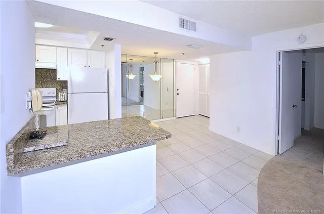 $2,000 | 950 South Kanner Highway, Unit 9, Stuart, FL 34994