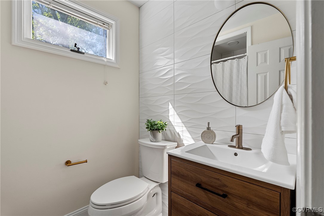 2502 Brookwood Road North Chesterfield, VA 23235 - Photo 13 of 32 a bathroom with a sink mirror and toilet