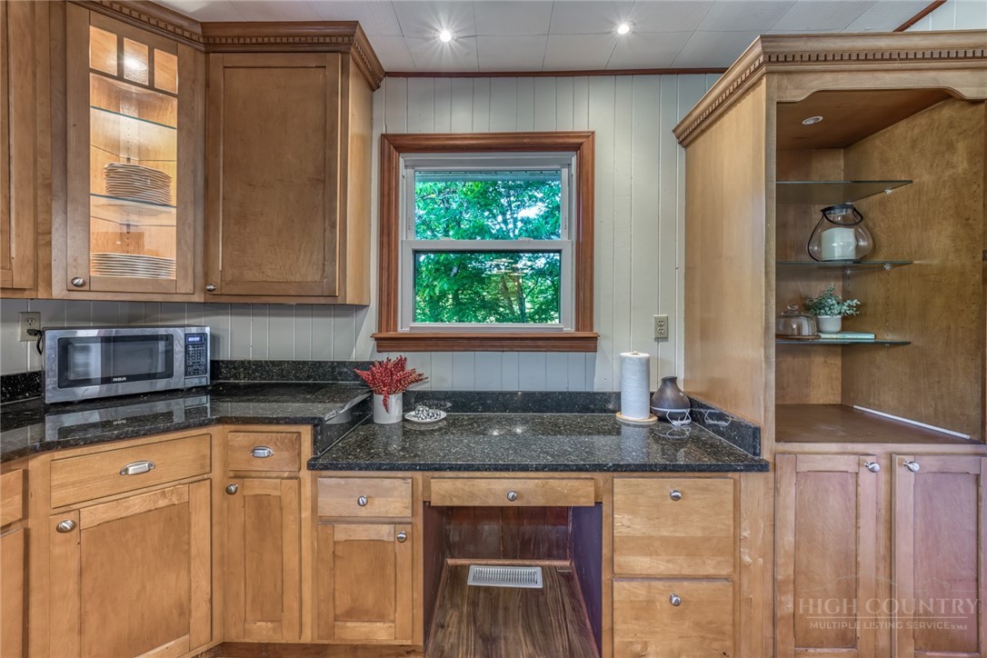473 Cow Camp Road Newland, NC 28657 - Photo 15 of 49