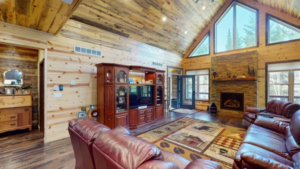 $1,495,000 | 7523 Nelson Road, Crane Lake, MN 55725