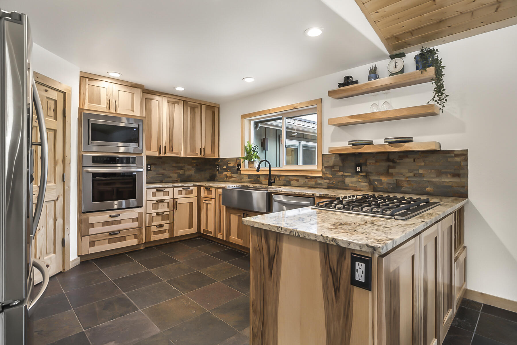 17246 Tholstrup Road Bend, OR 97707 - Photo 14 of 55 Granite countertops
