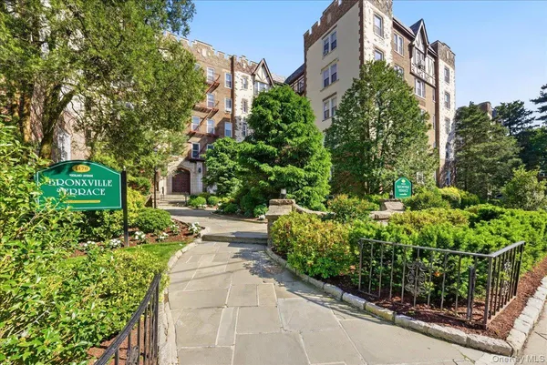 $434,900 | 1468 Midland Avenue, Unit 1A, Bronxville, NY 10708