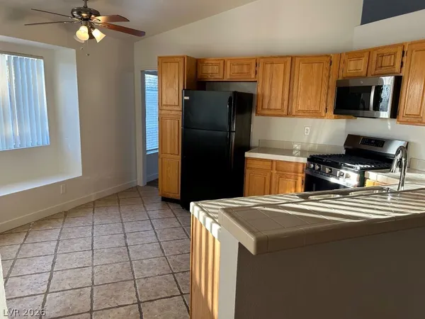 $2,400 | 2025 Big Bend Way, Henderson, NV 89074