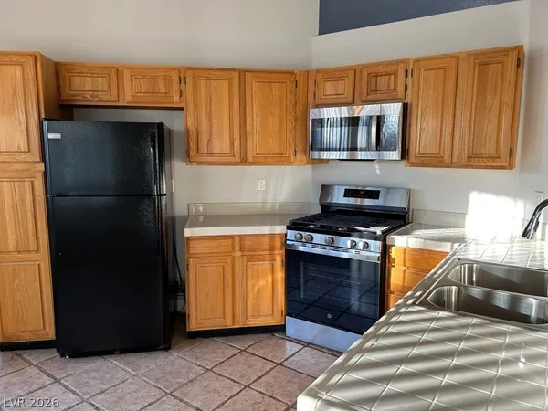$2,400 | 2025 Big Bend Way, Henderson, NV 89074