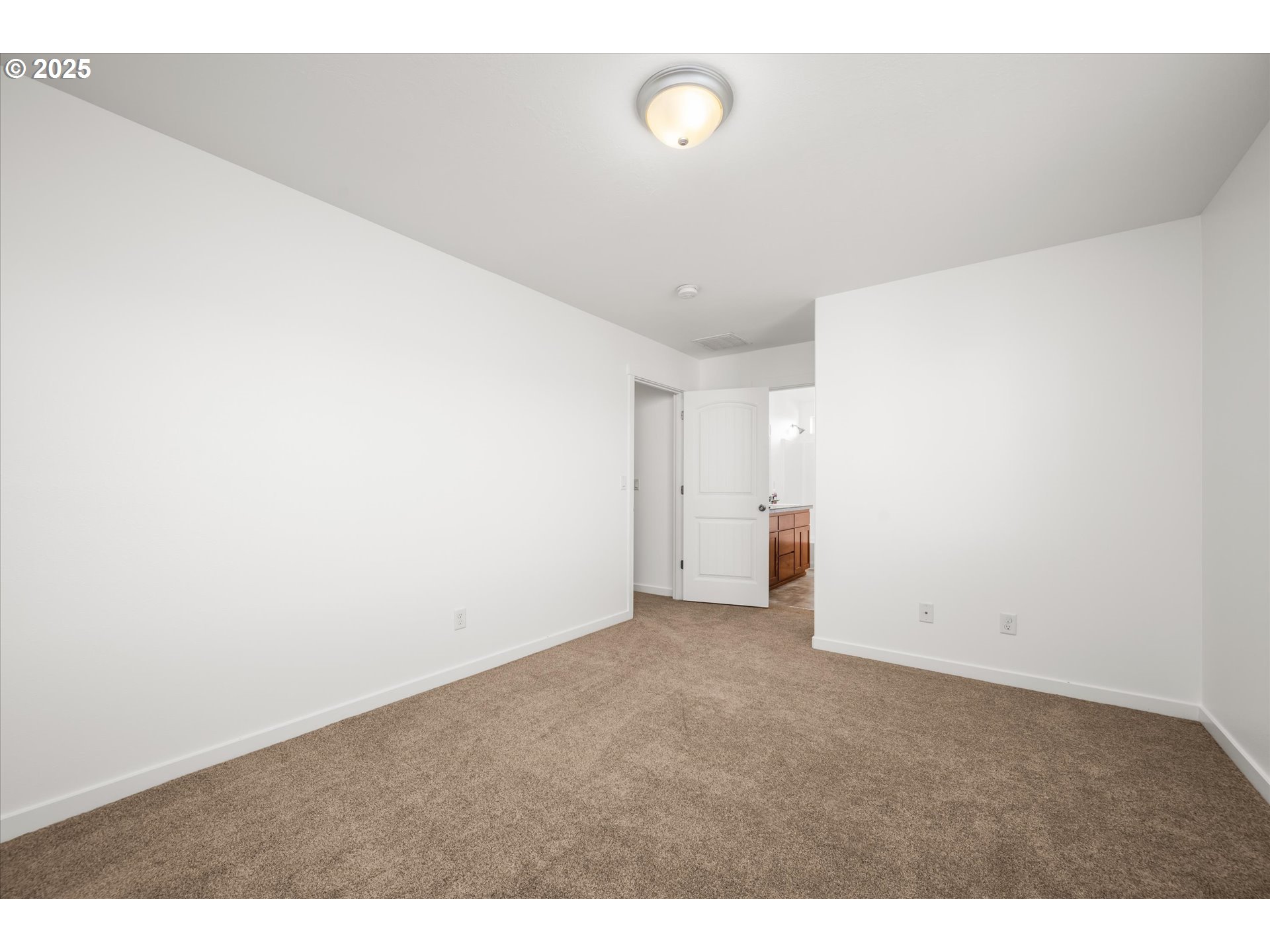 536 Raber Road Eugene, OR 97402 - Photo 19 of 41 a view of an empty room