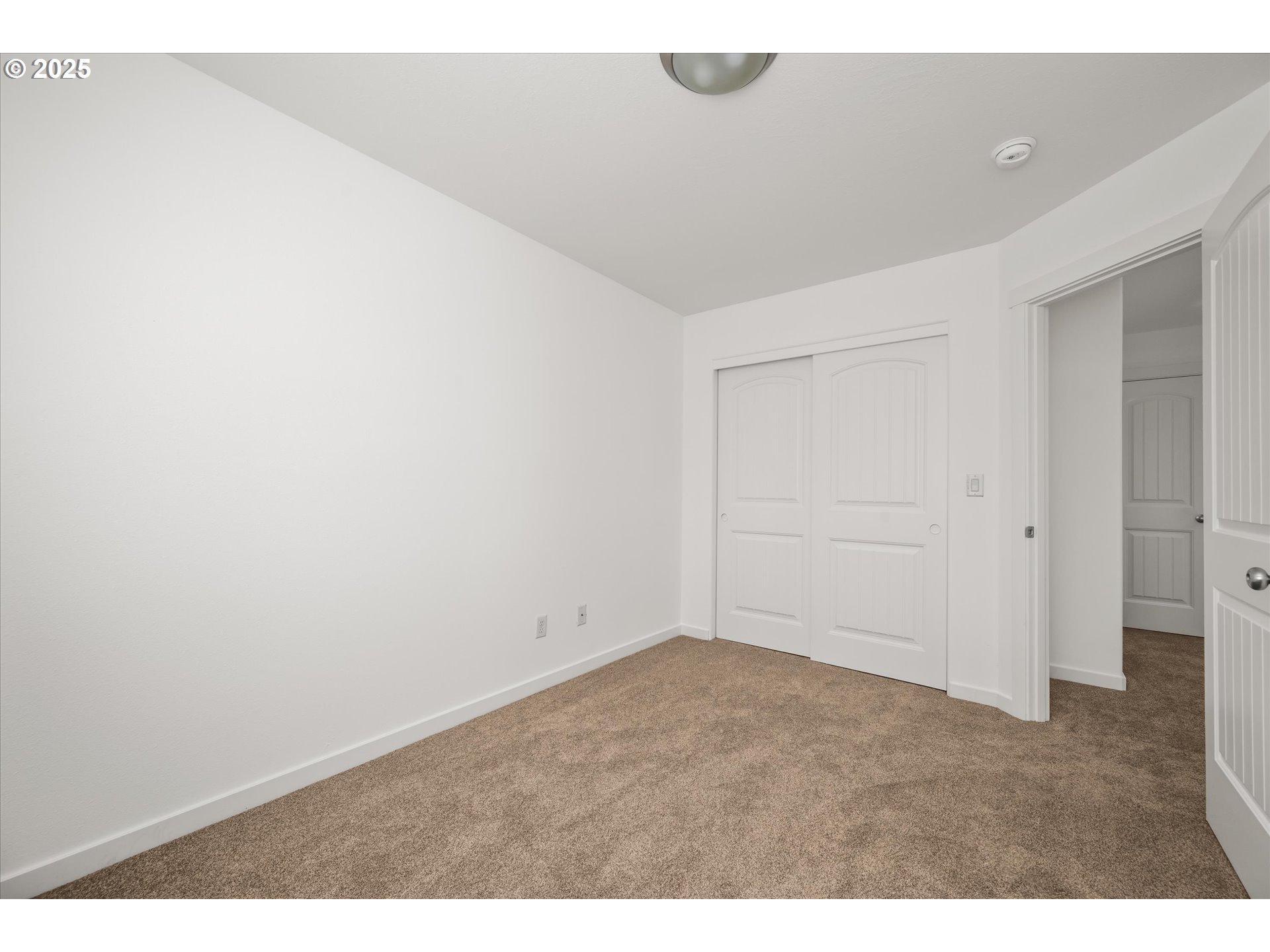 536 Raber Road Eugene, OR 97402 - Photo 27 of 41 view of an empty room