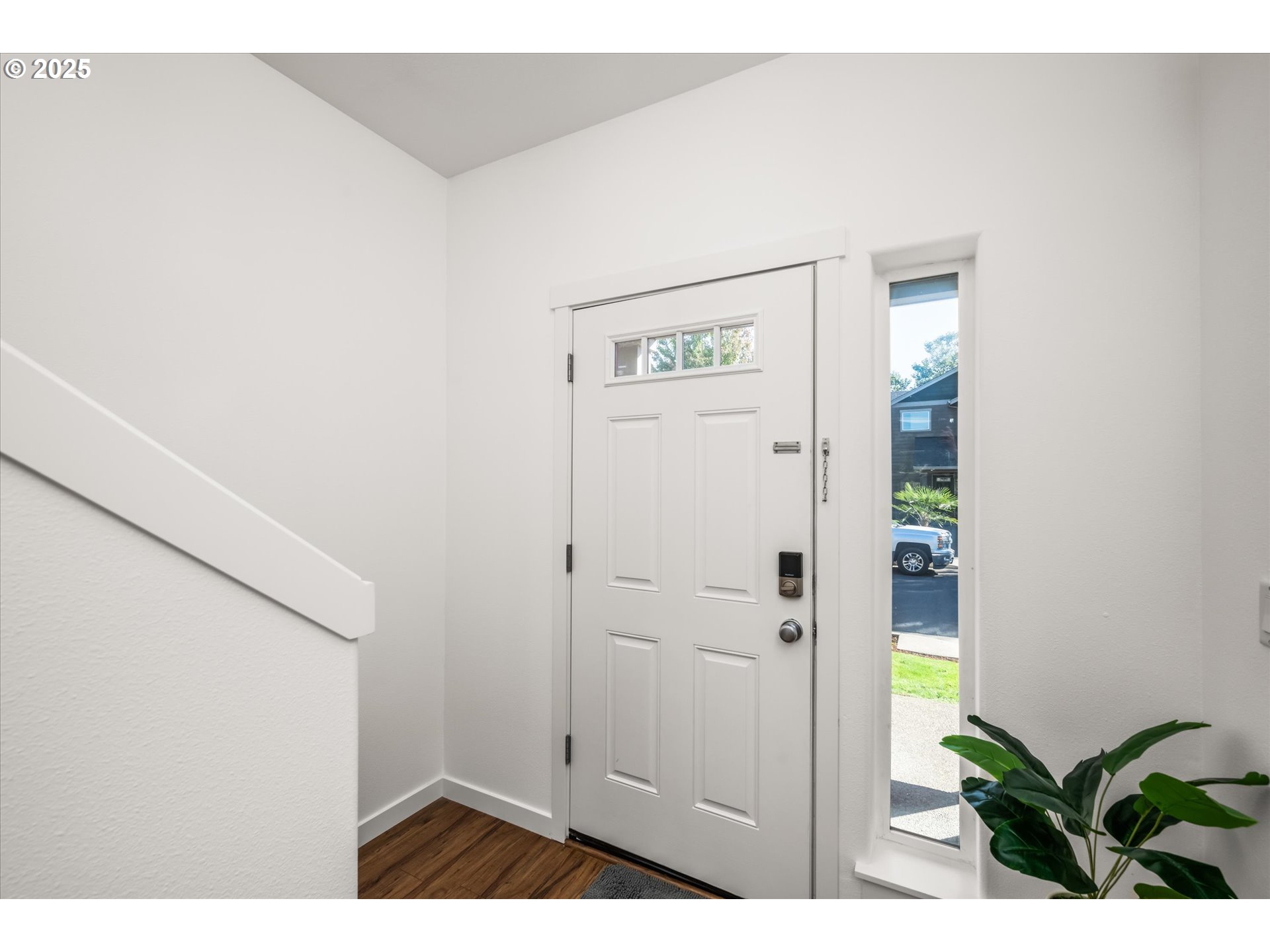 536 Raber Road Eugene, OR 97402 - Photo 5 of 41 close view of an empty room