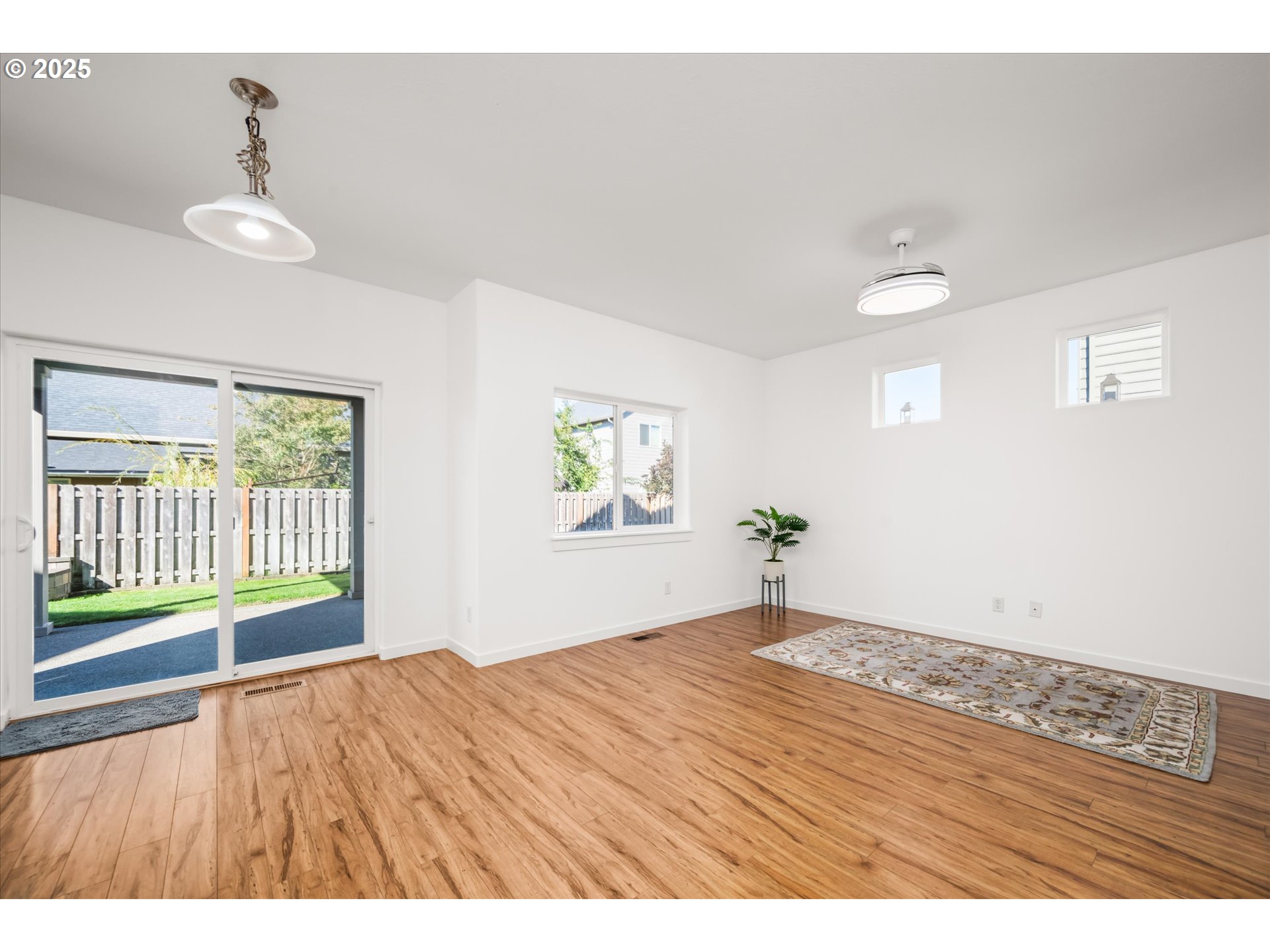 536 Raber Road Eugene, OR 97402 - Photo 9 of 41 a bedroom with a bed and a window