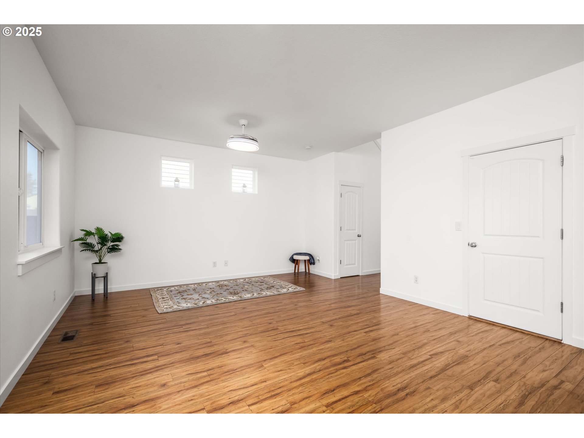 536 Raber Road Eugene, OR 97402 - Photo 10 of 41 a view of empty room with wooden floor