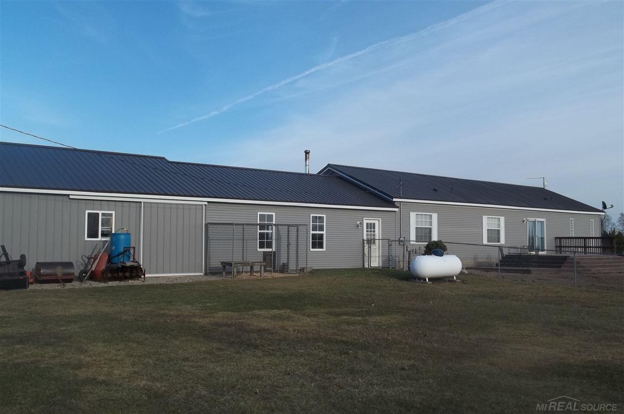 6582 Todd Road Croswell, MI 48422 - Photo 4 of 20 31252605-3.JPG