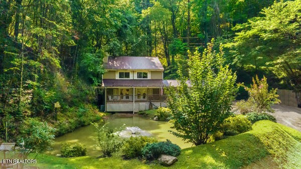 3127 Emerald Springs Loop Sevierville, TN 37862 - Photo 5 of 60 a flower garden is sitting in the middle of a garden
