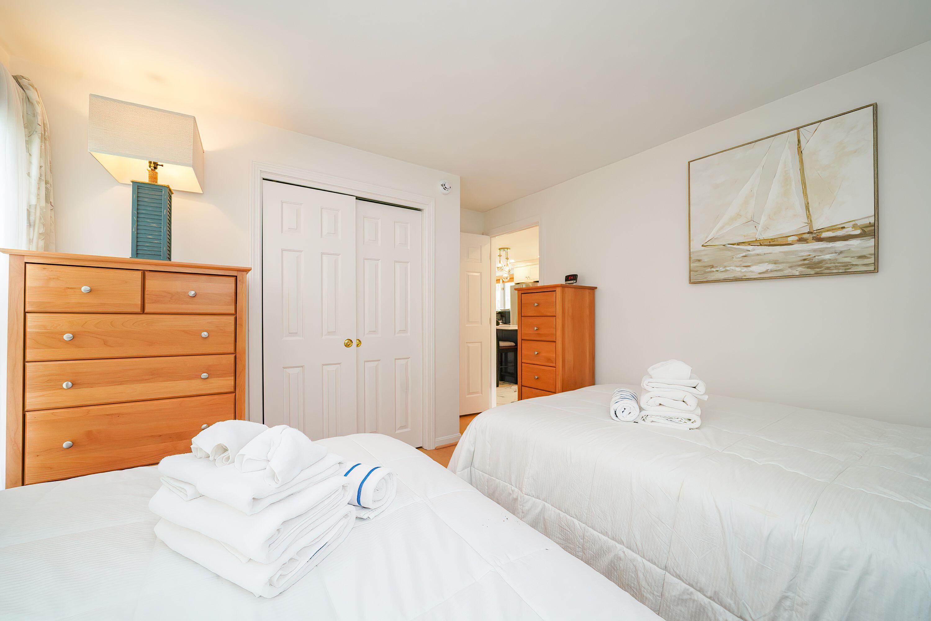194 Old Colony Road Hyannis, MA 02601 - Photo 6 of 42 6