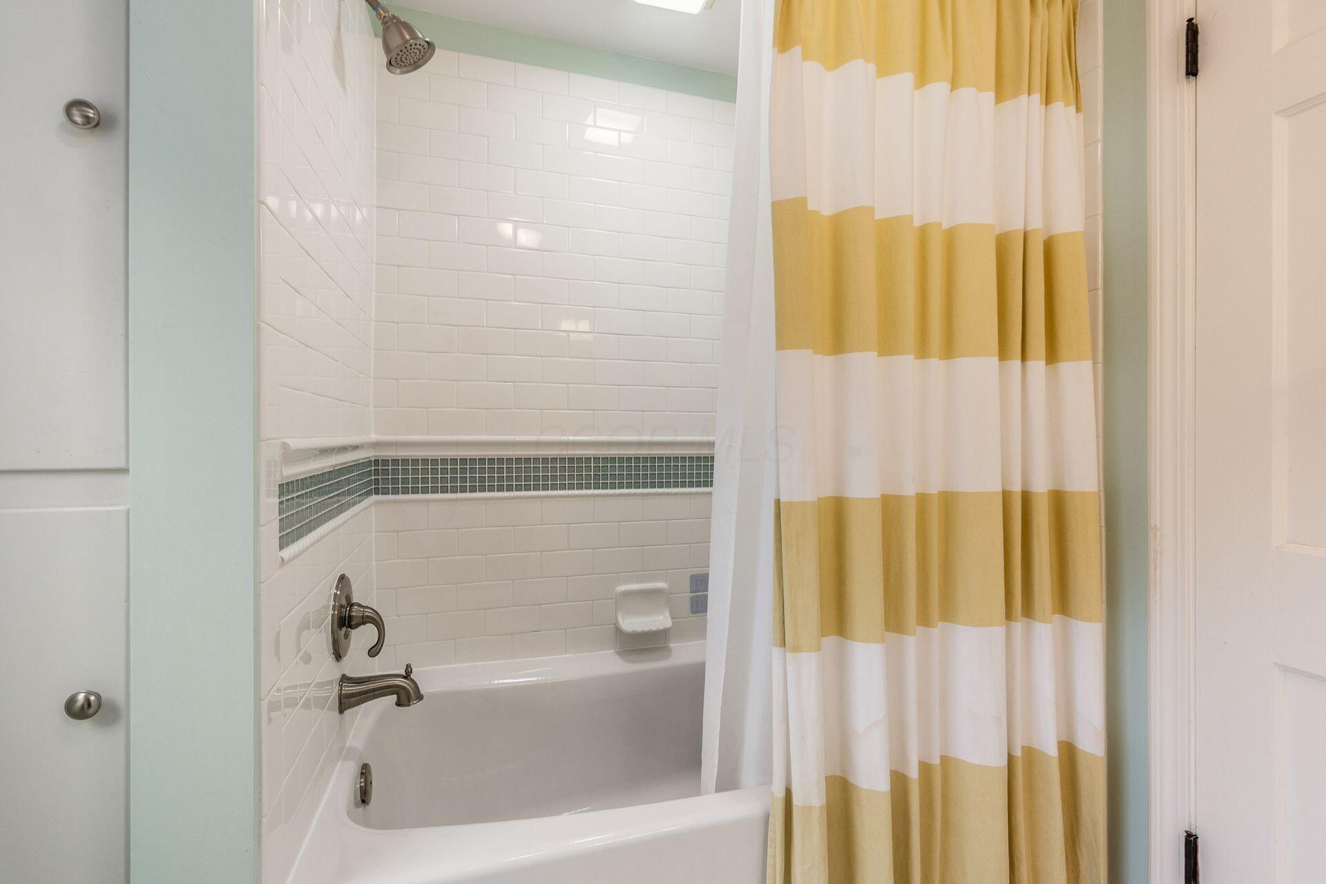 2070 Ellington Road Columbus, OH 43221 - Photo 34 of 63 2nd floor full bath