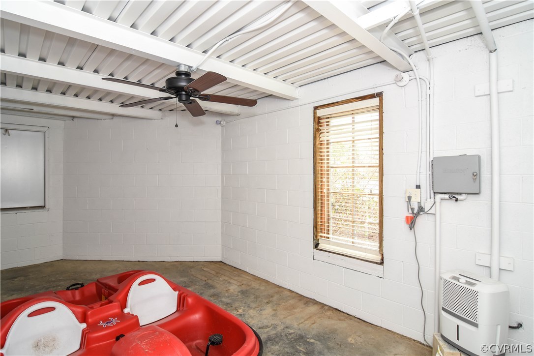 201 Kinloch Road Manakin-Sabot, VA 23103 - Photo 41 of 50 Canoe room for storage. Yes this has a Pella windo