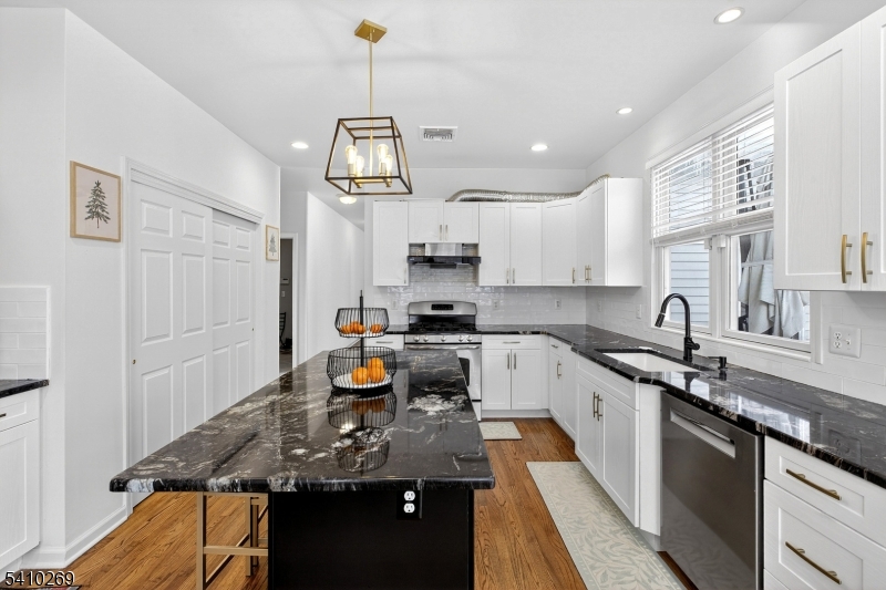 14 Stone Cliff Terrace Oak Ridge, NJ 07438 - Photo 11 of 47