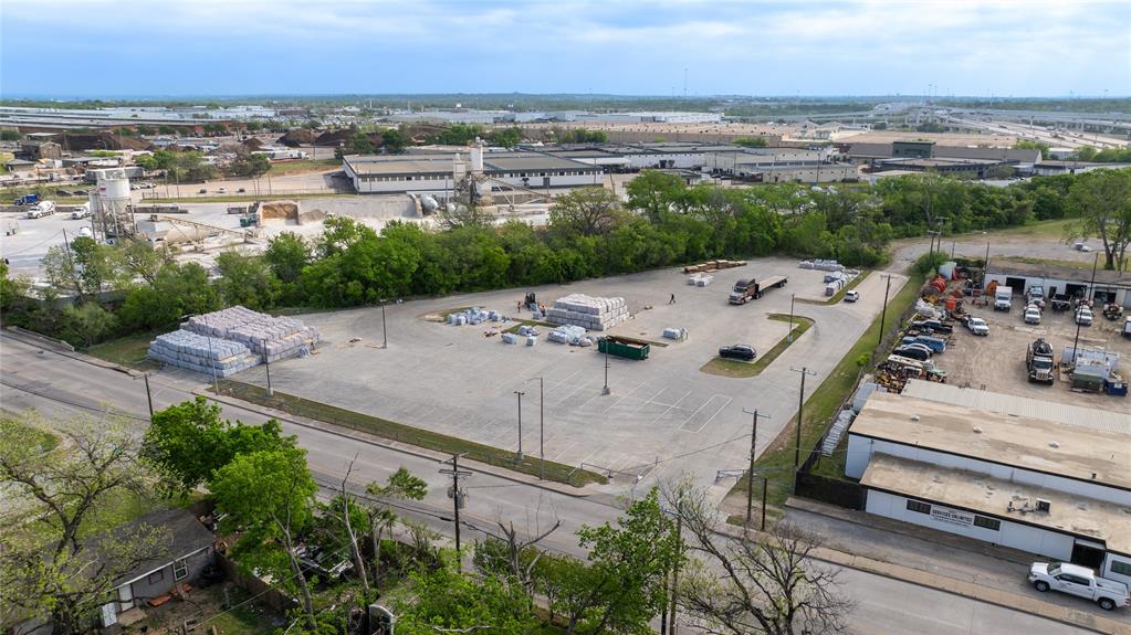 600 Southwest Loop 820 Fort Worth, TX 76115 - Photo 21 of 31 an aerial view of a multi story parking space