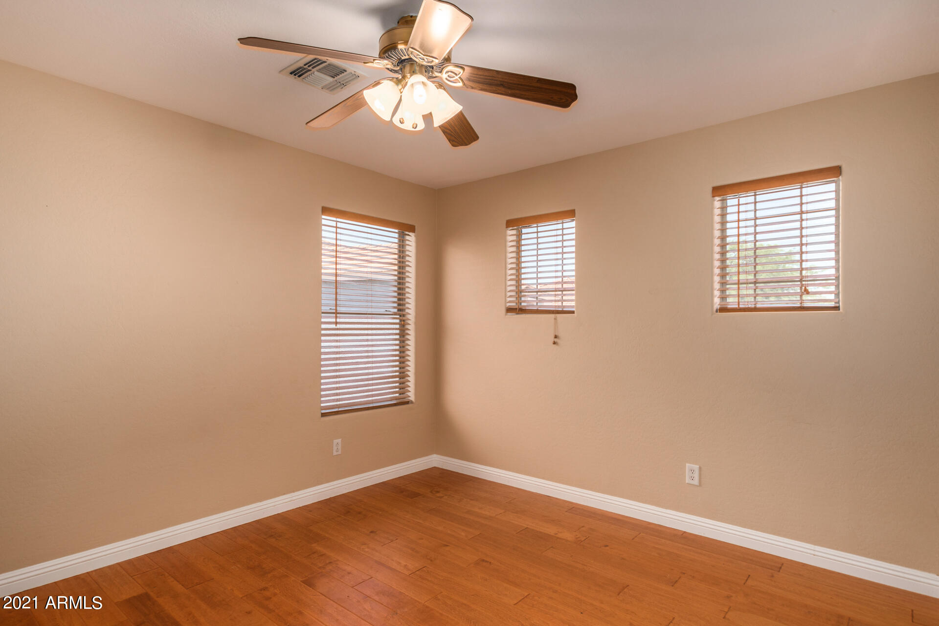 2437 West Darrel Road Phoenix, AZ 85041 - Photo 17 of 38 0016-16 - Darrel