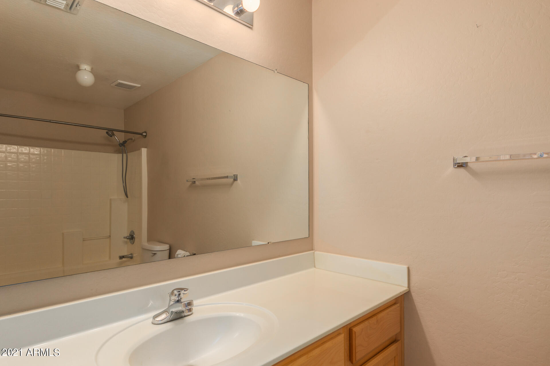 2437 West Darrel Road Phoenix, AZ 85041 - Photo 19 of 38 0018-18 - Darrel
