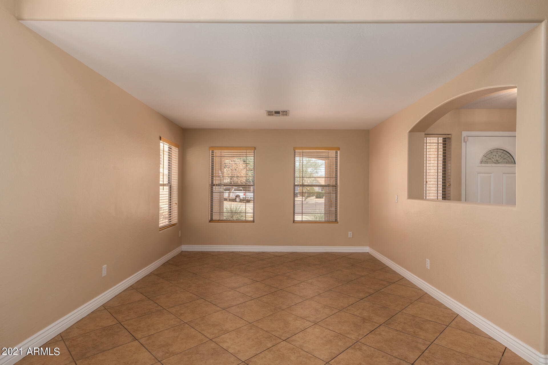2437 West Darrel Road Phoenix, AZ 85041 - Photo 4 of 38 0003-04 - Darrel