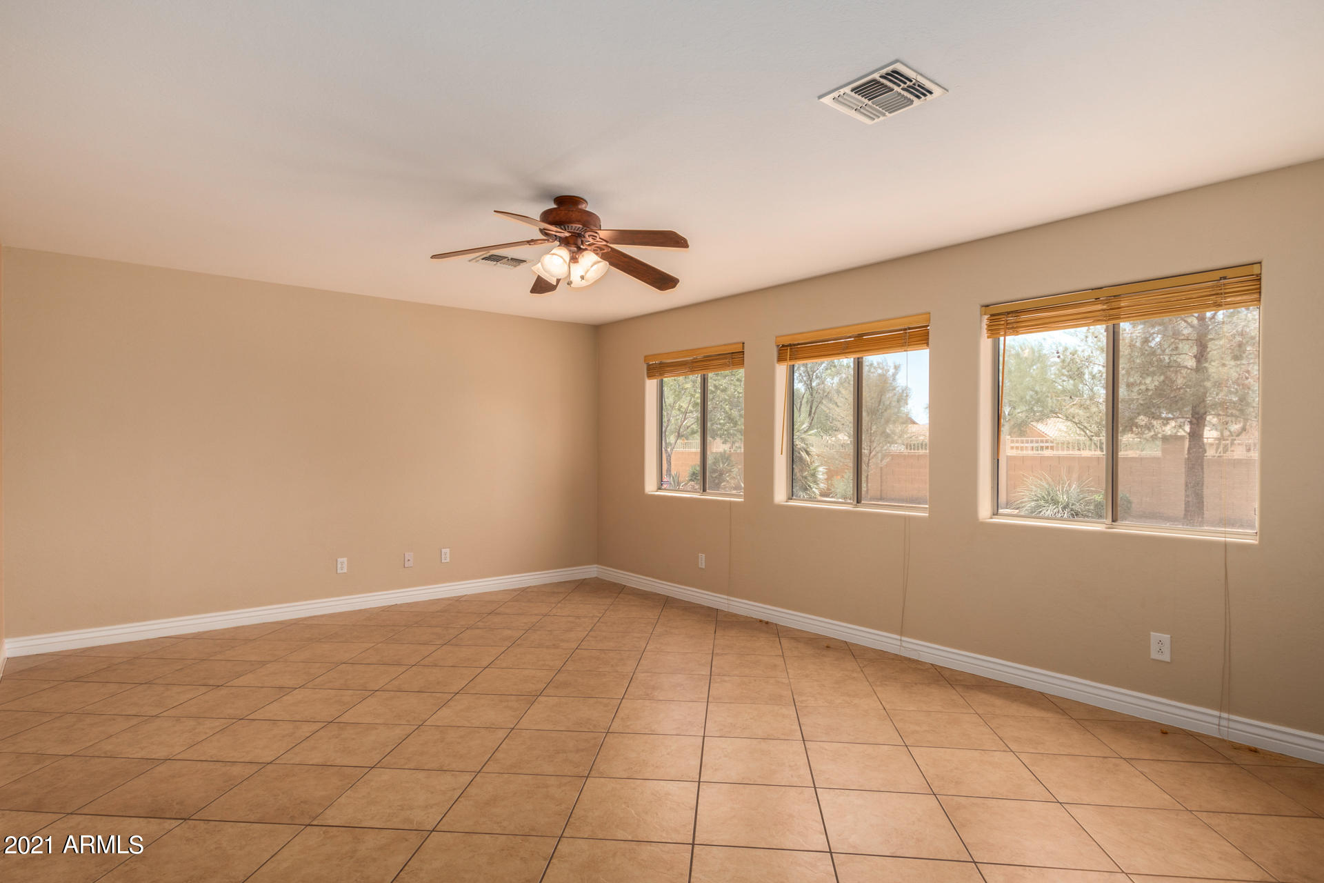 2437 West Darrel Road Phoenix, AZ 85041 - Photo 8 of 38 0007-07 - Darrel