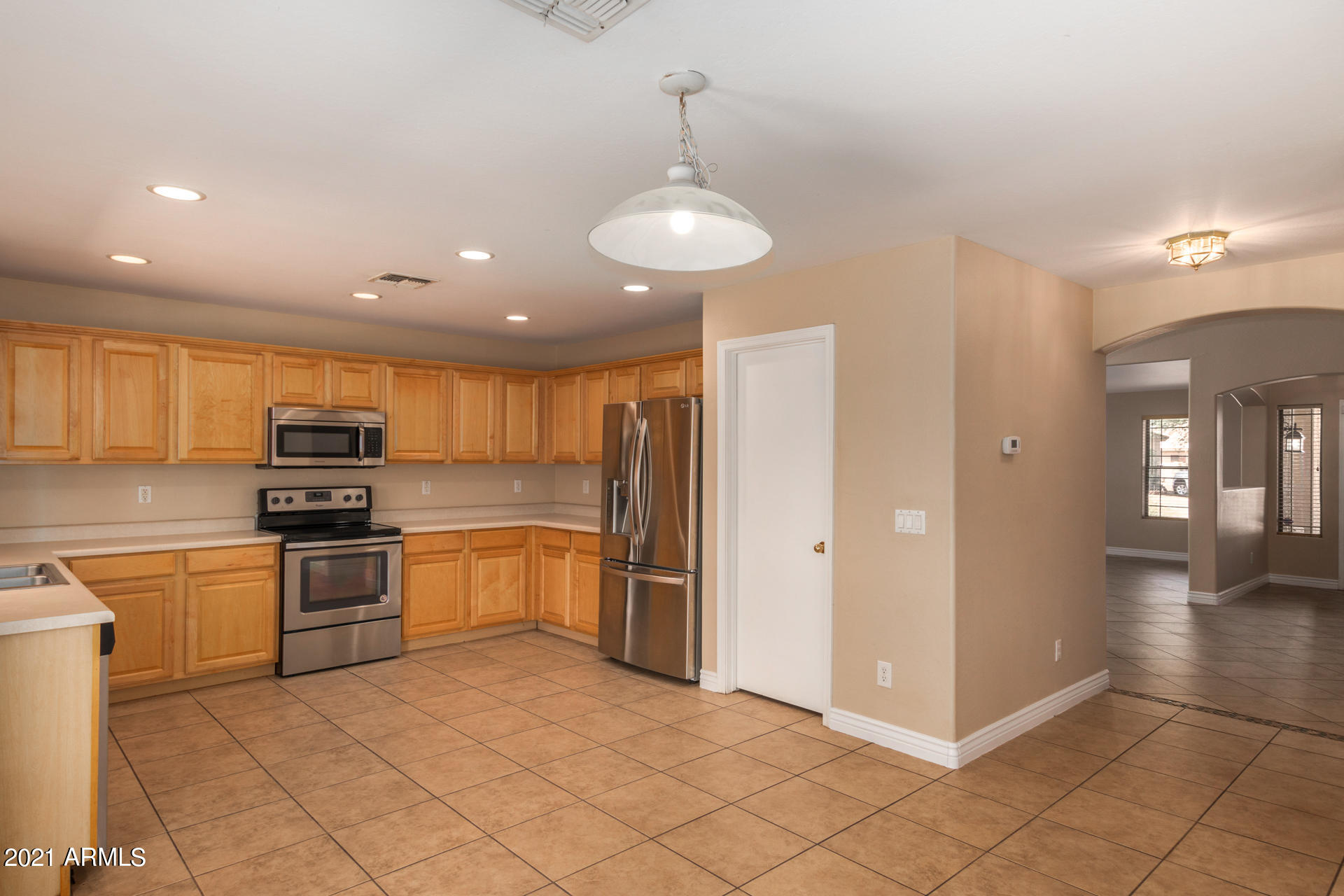 2437 West Darrel Road Phoenix, AZ 85041 - Photo 10 of 38 0009-09 - Darrel