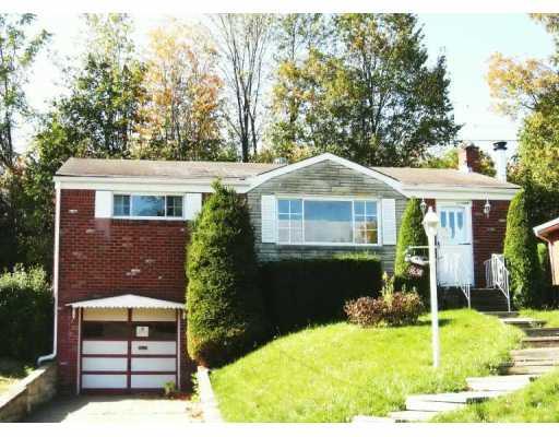 1658 Hollyrood Road Baldwin, PA 15227 - Photo 1 of 5 Exterior Front.