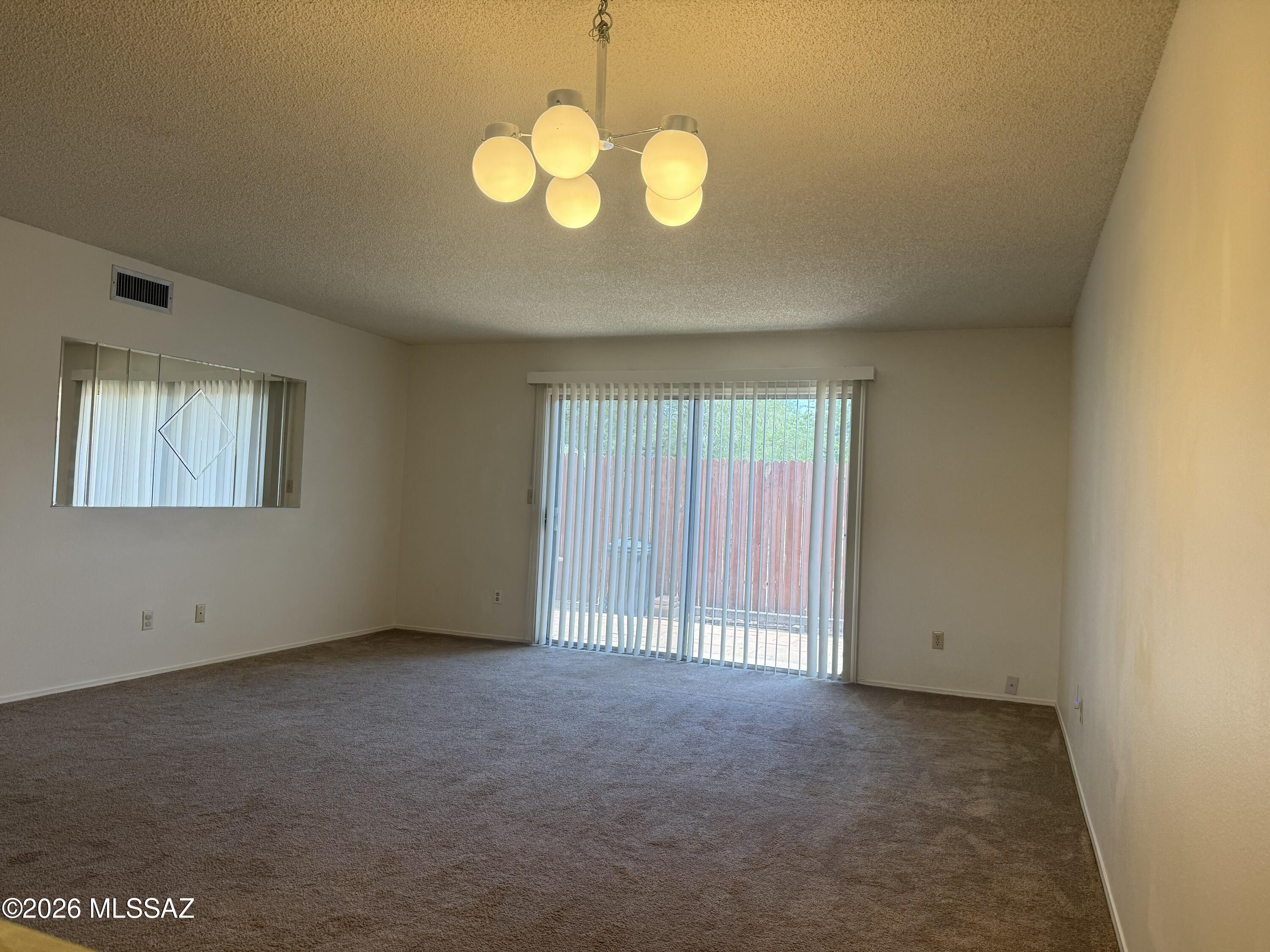964 South Pantano Road Tucson, AZ 85710 - Photo 8 of 22 Living Romm