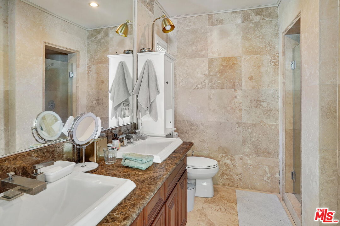 1066 Chantilly Road Los Angeles, CA 90077 - Photo 11 of 14